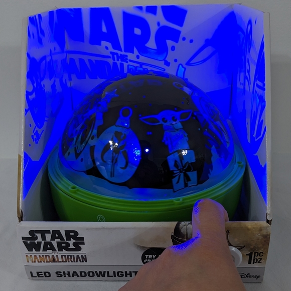 Star Wars The Mandalorian Christmas Holiday LED Projector Shadowlights,NEW - Picture 9 of 10